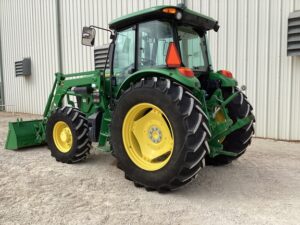 2022 John Deere 6105E 3